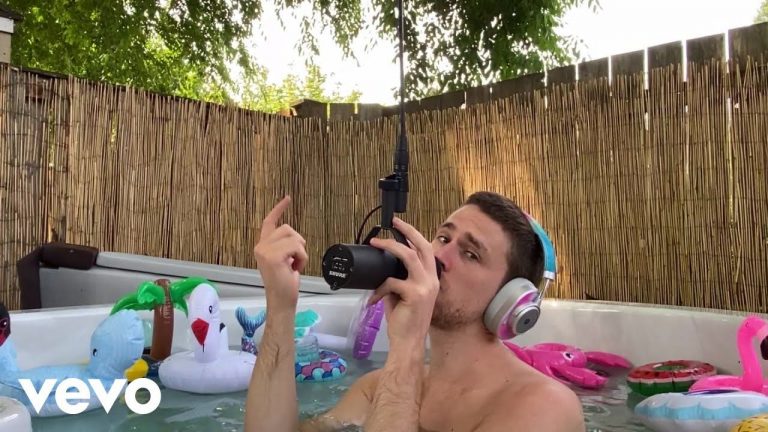 Still Woozy – Window (Jacuzzi Performance Video)